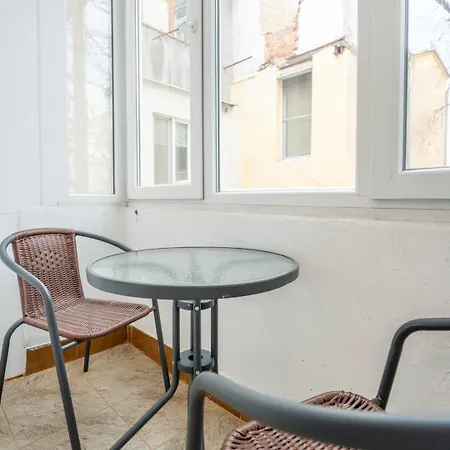 Stylish 2bdrm In The Very Heart Of *