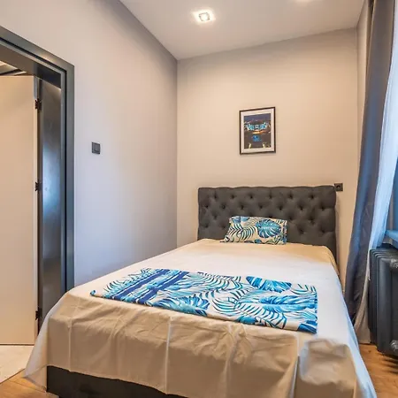 Stylish 2bdrm In The Very Heart Of *