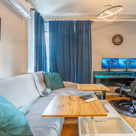 Stylish 2bdrm In The Very Heart Of Lägenhet *
