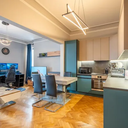 Stylish 2bdrm In The Very Heart Of *