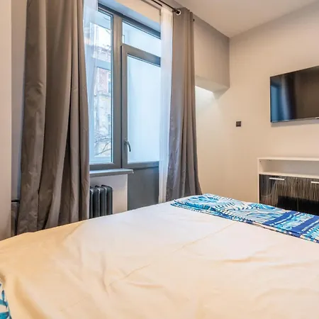 Stylish 2bdrm In The Very Heart Of