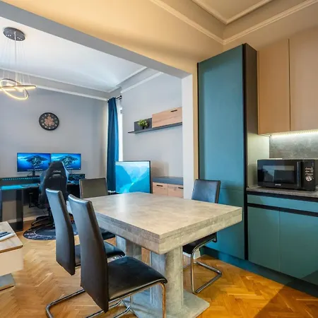 Stylish 2bdrm In The Very Heart Of