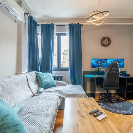 Stylish 2bdrm In The Very Heart Of 아파트