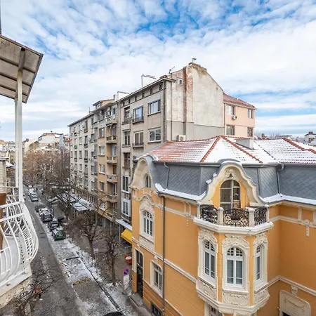 Stylish 2bdrm In The Very Heart Of Lägenhet