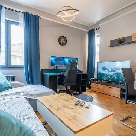 Stylish 2bdrm In The Very Heart Of Lägenhet *