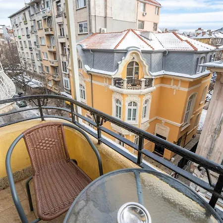 Stylish 2bdrm In The Very Heart Of *