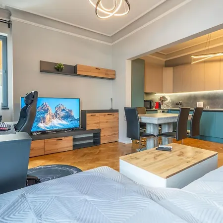Stylish 2bdrm In The Very Heart Of