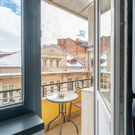 Stylish 2bdrm In The Very Heart Of Lägenhet *