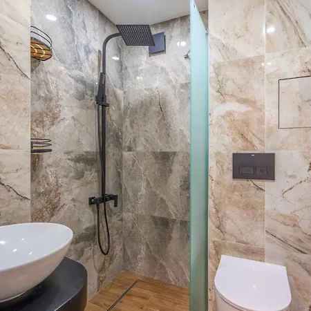 Stylish 2bdrm In The Very Heart Of 아파트
